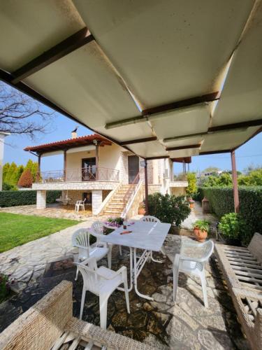 LoGGOS VILLA in Longos Aegio