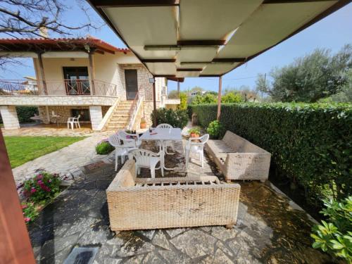 LoGGOS VILLA in Longos Aegio