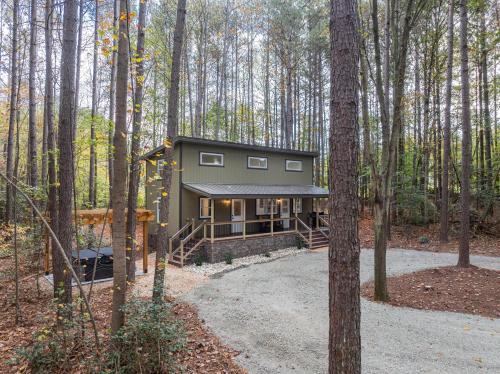 Pine Cone Cottage in Hamptonville, USA