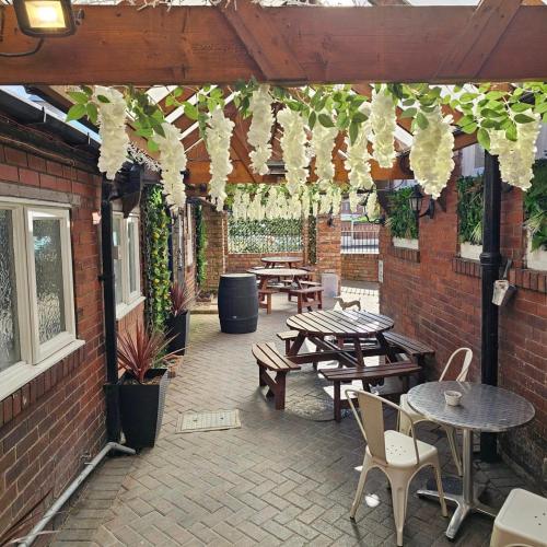 The Victoria Hotel - image 2