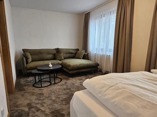 2 bedrooms, 5 beds