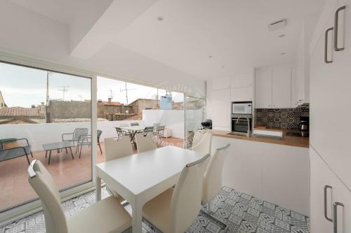 AS21778- Magnifique P3 avec terrasse au cœur du Centre ville dans une maison de caractère (AS21778- Magnifique P3 avec terrasse au cœur du Centre ville dans une maison de caractere) in Le Grau-du-Roi