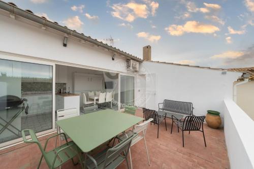 AS21778- Magnifique P3 avec terrasse au cœur du Centre ville dans une maison de caractère (AS21778- Magnifique P3 avec terrasse au cœur du Centre ville dans une maison de caractere) in Le Grau-du-Roi