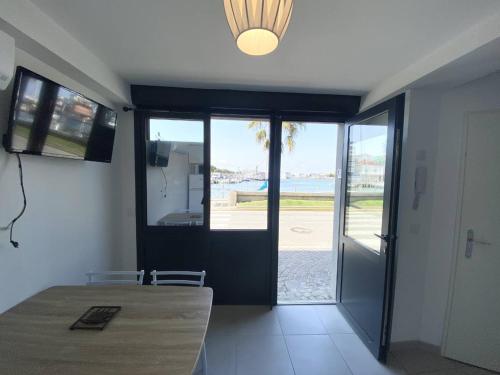 AS21673 - Studio en rez de chaussée face au Canal (AS21673 - Studio en rez de chaussee face au Canal) in Le Grau du Roi