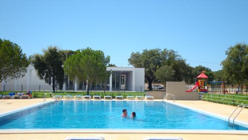 Úszómedence, Parque de Campismo Orbitur Montargil in Montargil