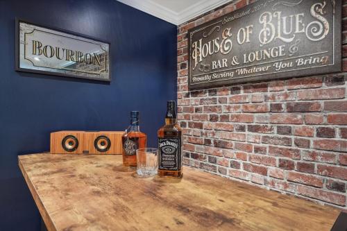 House of Blues Theme 2BR 2BA Game Area WD thumb 3