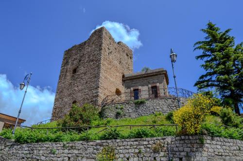Вид, Castello Baronale in Novi Velia