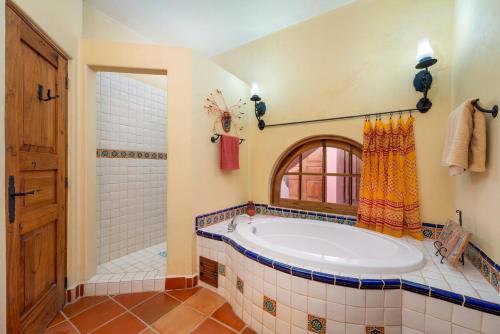 CASA DE ALOHA cozy 2-bedroom, 2 bathrooms Home in Nopoló