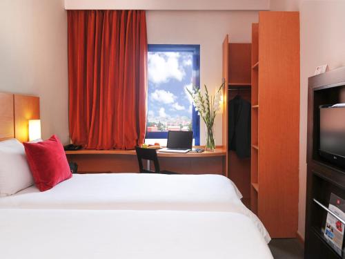 2 twin beds