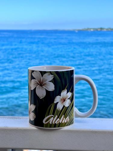 Ocean Echoes: Kona’s Oceanfront Family Oasis - Tap to explore photos