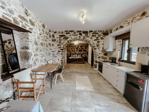 Lefteris Rooms 5