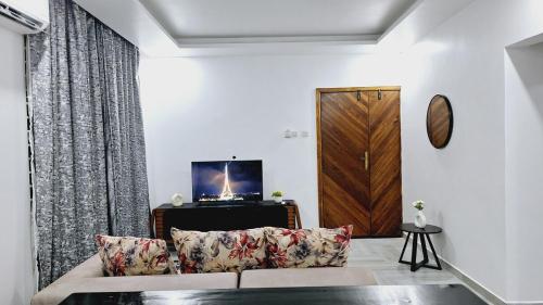 Lastborn Home I Sinza – khách sạn tại Mwenge