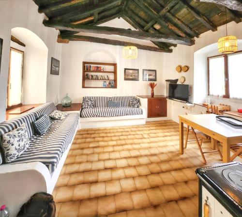 Maison confortable à Rogliano avec terrasse et jardin gîte à louer ROGLIANO