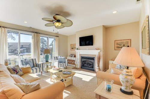 . Walk to Beach: Home w/ Pool Access in White Stone