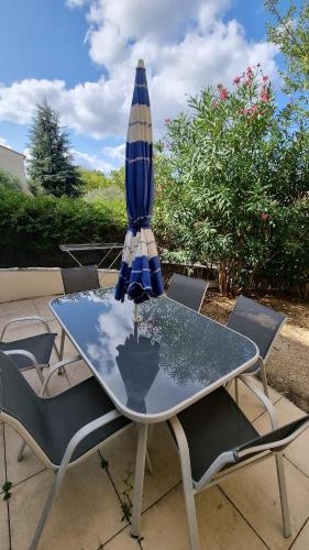 T3 Independant de 62 m2, place de parking prive, au calme et central, avec jardinet et balcon in Saint-Georges-d'Orques