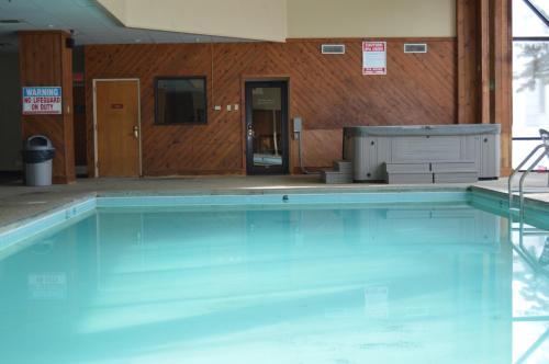 Crossroads Hotel and Huron Event Center - image 31