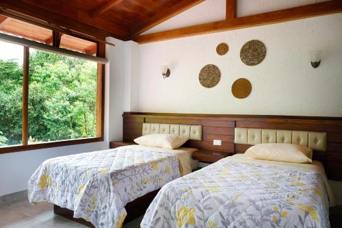 2 twin beds