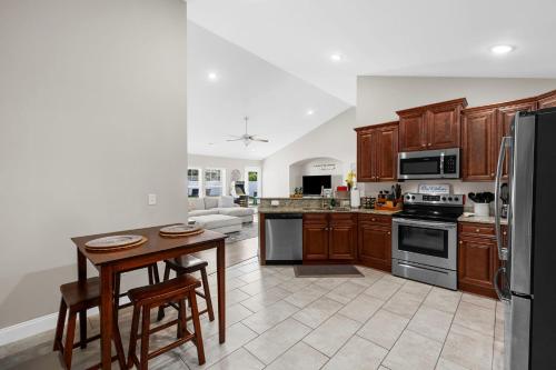 NEW HOT TUB- Dog Friendly Home Near Beach and Golf with Pool and Spa in Socastee (SC)