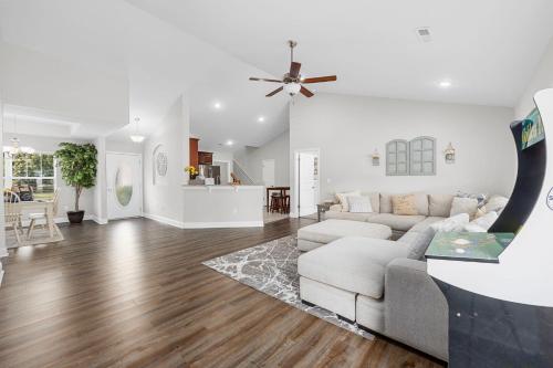 NEW HOT TUB- Dog Friendly Home Near Beach and Golf with Pool and Spa in Socastee (SC)