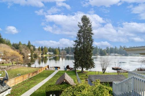 Lakefront cottage with AC Lakefront cottage with AC