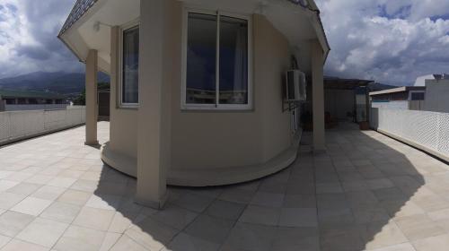 Urban tropical home Tahiti - image 3