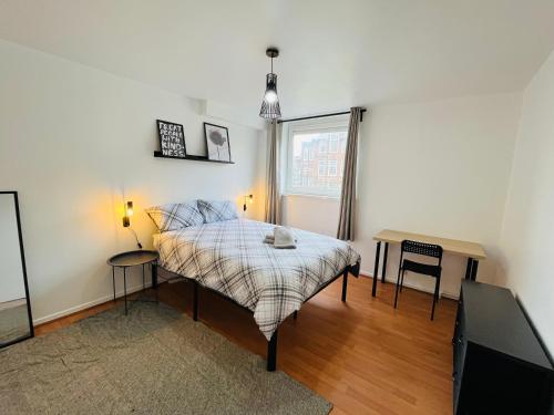 HAN 2 - Private Double Room in 4 Bed Flat, Londyn