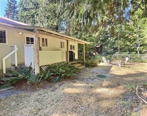 Mr. Gnomerson’s Hideaway | AC, EV, Pets in Packwood (WA)