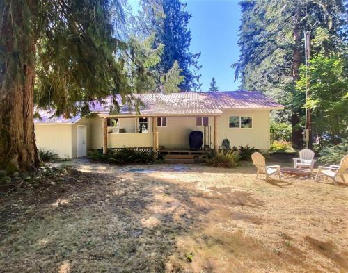 Mr. Gnomerson’s Hideaway | AC, EV, Pets in Packwood (WA)