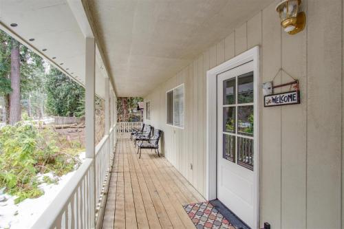 Mr. Gnomerson’s Hideaway | AC, EV, Pets in Packwood (WA)