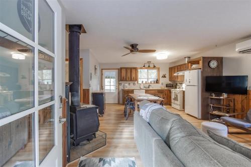 Mr. Gnomerson’s Hideaway | AC, EV, Pets in Packwood (WA)