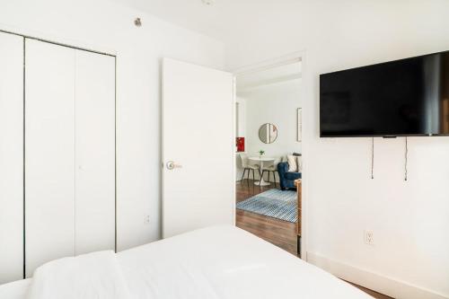 809-4A Columbus Circle New BLDG 1BR W D - image 12