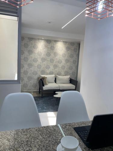 One-Bedroom Apartment image 2