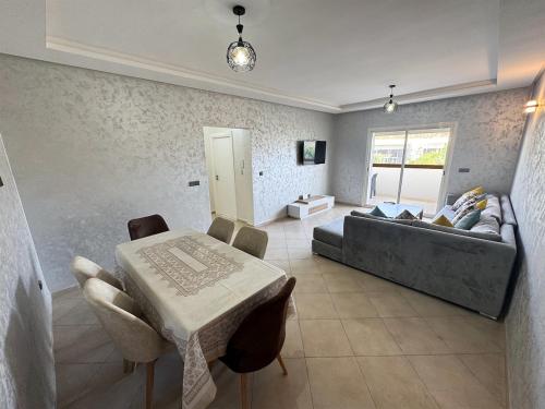 타가주 Luxe Appartement - vue sur montagne Plage, Piscine & Jeux pour Enfants 4성급 싱글룸 로비