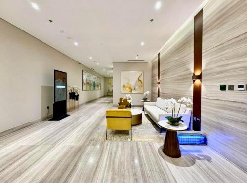 Farhad Azizi Al Jaddaf Sleek Studio, Dubai (foto 4)