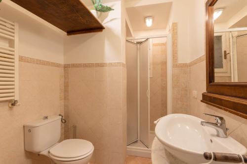 S.Ambrogio Courtyard in Florence-hosted by Thinah