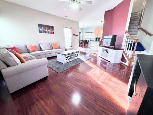 Amazing 4 BDRM home w garage in Charlotte – khách sạn tại Henderson Circle