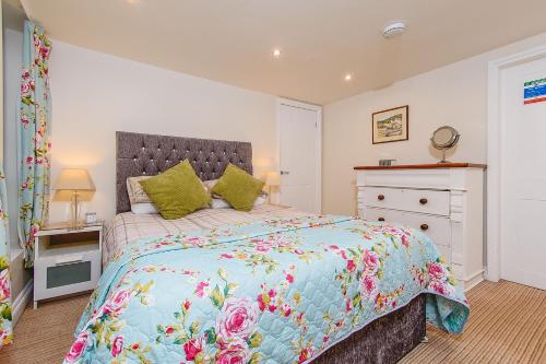 The Old Surgery, Central cosy cottage in the heart of Whitby 2