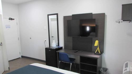 Motel 6-West Des Moines IA - image 9