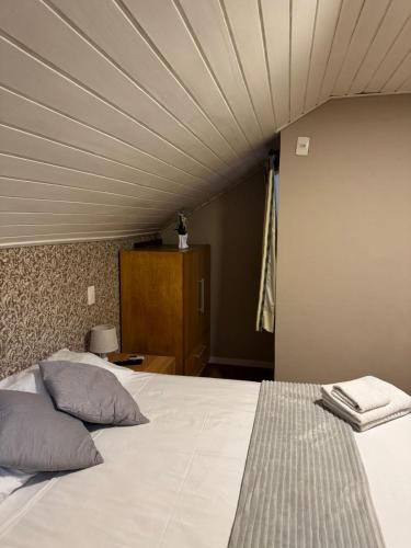 1 twin bed
