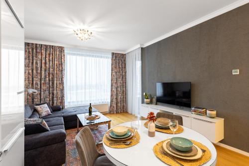 BNB SkyPark Retreat with Balcony, Bratislava