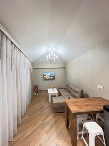 Gusar House in Chilegir