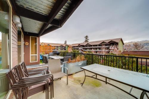 Walk to Lake Chelan Condo with Pool Access