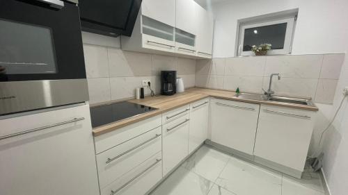 Kitchen, Ferien- & Wellneswohnung mit privater Sauna und Whirlpool in Gelnhausen