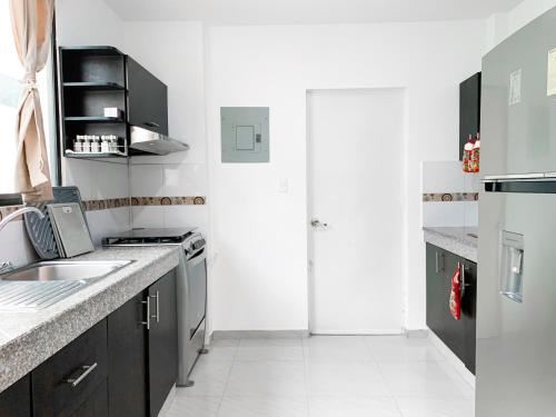 Kitchen, 3 dormitorios piscina privada BBQ parking free in La Aurora