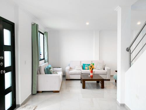 3 dormitorios piscina privada BBQ parking free in La Aurora