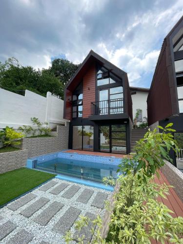 2 bedrooms, 4 beds
