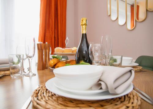 บริการและสิ่งอำนวยความสะดวก, 3x Bed Elegant House with Private Parking in ซอว์สตัน