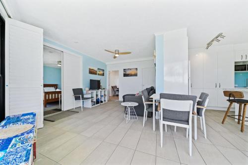 Mooloomba Four by Discover Stradbroke Mooloomba Four by Discover Stradbroke