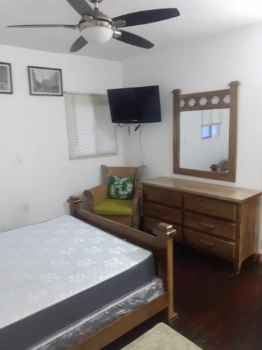 Caribbean Convenience in ポイント ブランチ