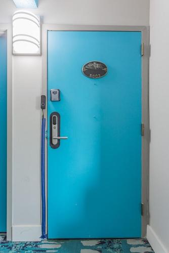 Pet Friendly Apt W Kingbedwifigympetdogspark in Chattanooga, USA